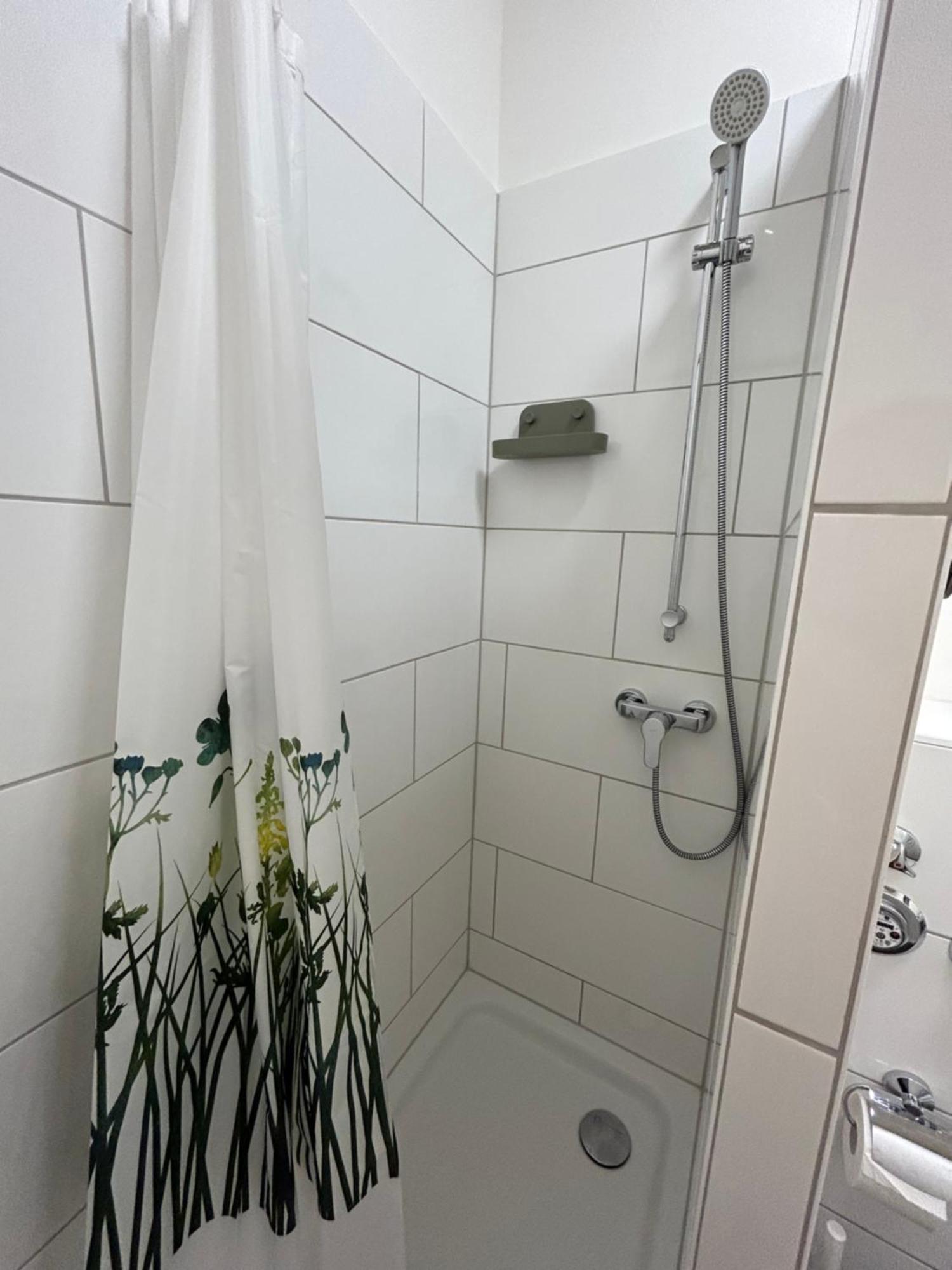 35 Qm Grosses Apartment Mit Eigenem Badezimmer In Den Elbvororten Hamburg Luaran gambar